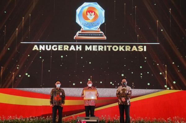 Gubernur Edy Rahmayadi Terima Anugerah Meritokrasi dari KASN